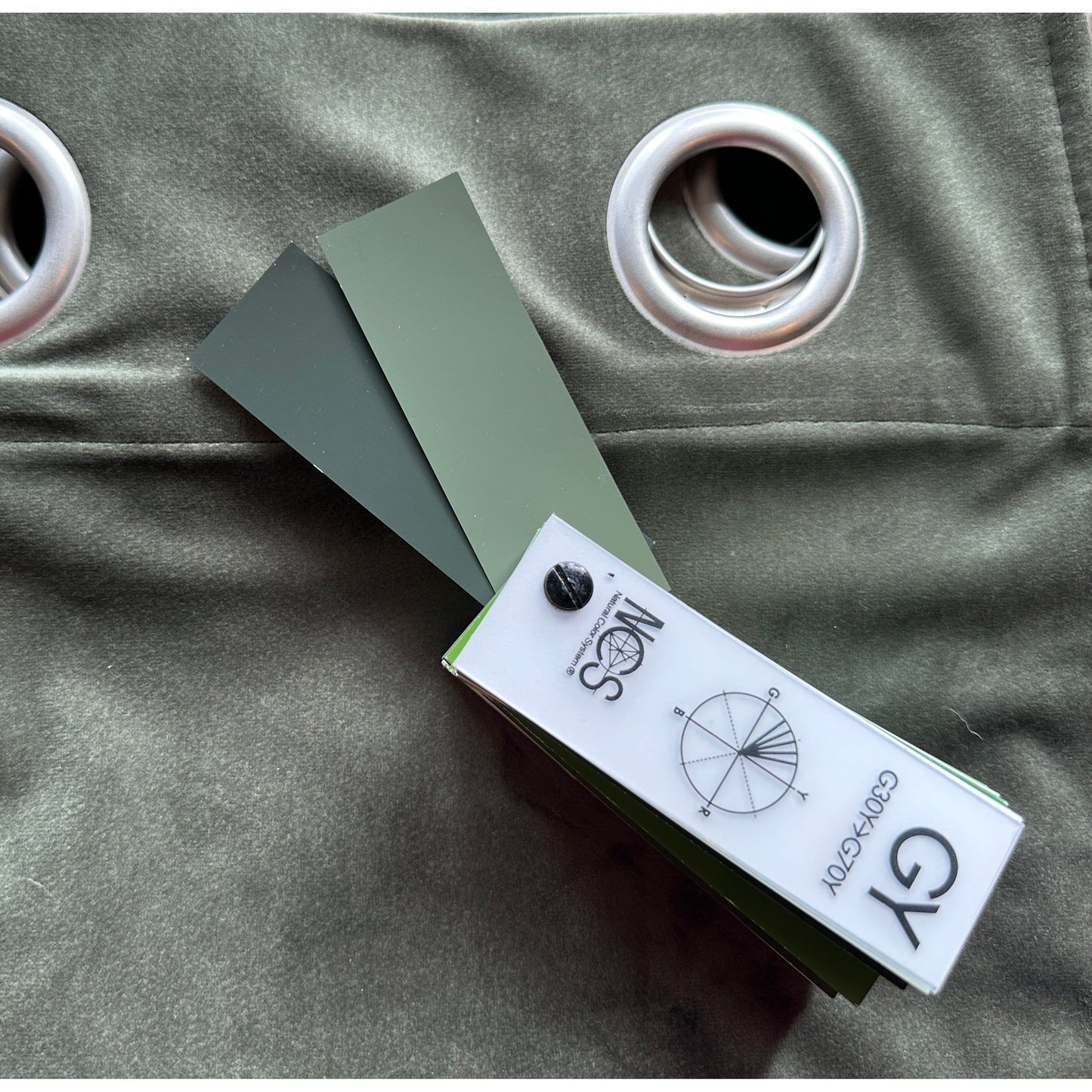 Gardinlengde m/maljer 2 PK. (Olivengrønn)